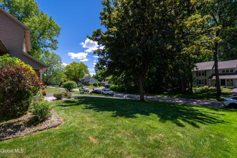 17 Montgomery Way Clifton Park NY 12065
