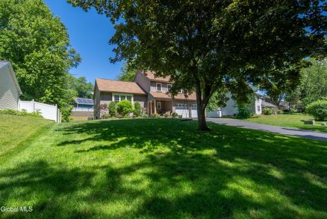17 Montgomery Way Clifton Park NY 12065