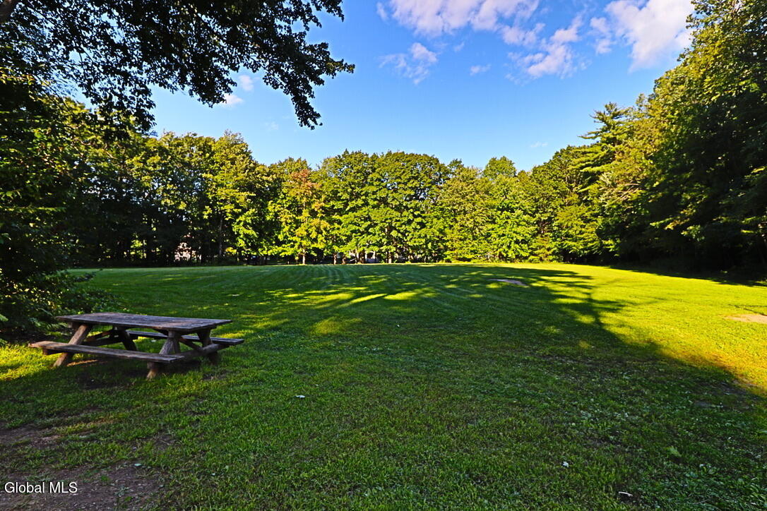 17 Montgomery Way Clifton Park NY 12065