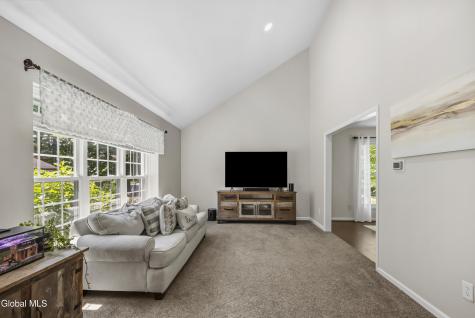 17 Montgomery Way Clifton Park NY 12065