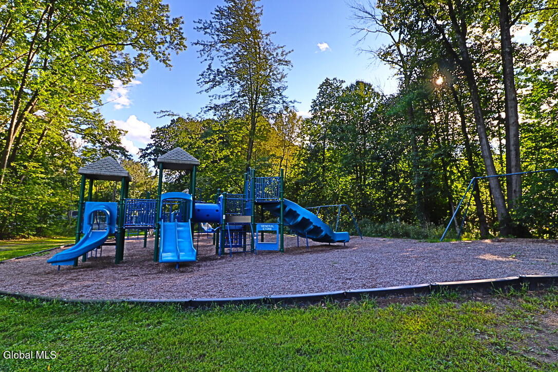 17 Montgomery Way Clifton Park NY 12065