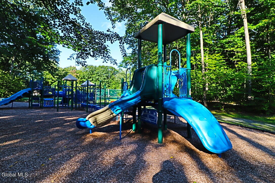 17 Montgomery Way Clifton Park NY 12065