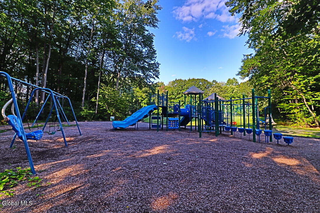 17 Montgomery Way Clifton Park NY 12065