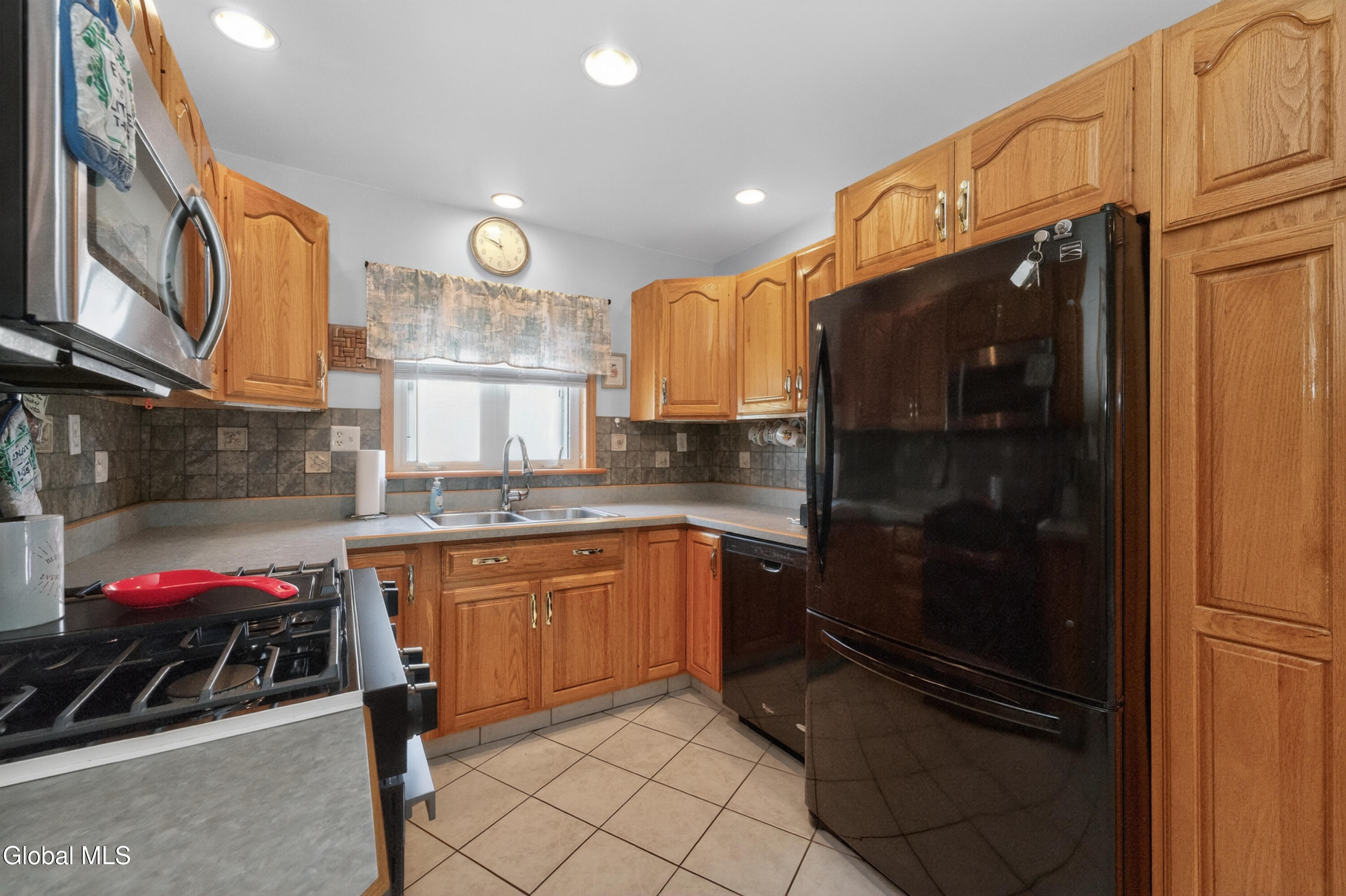 2 Neptune Street Rensselaer NY 12144