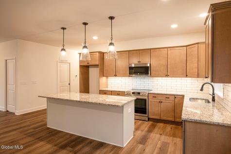 4 Farmington Court Glenmont NY 12077