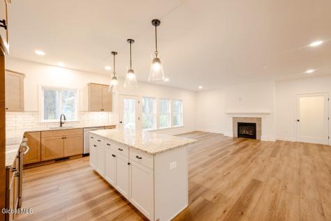 4 Farmington Court Glenmont NY 12077