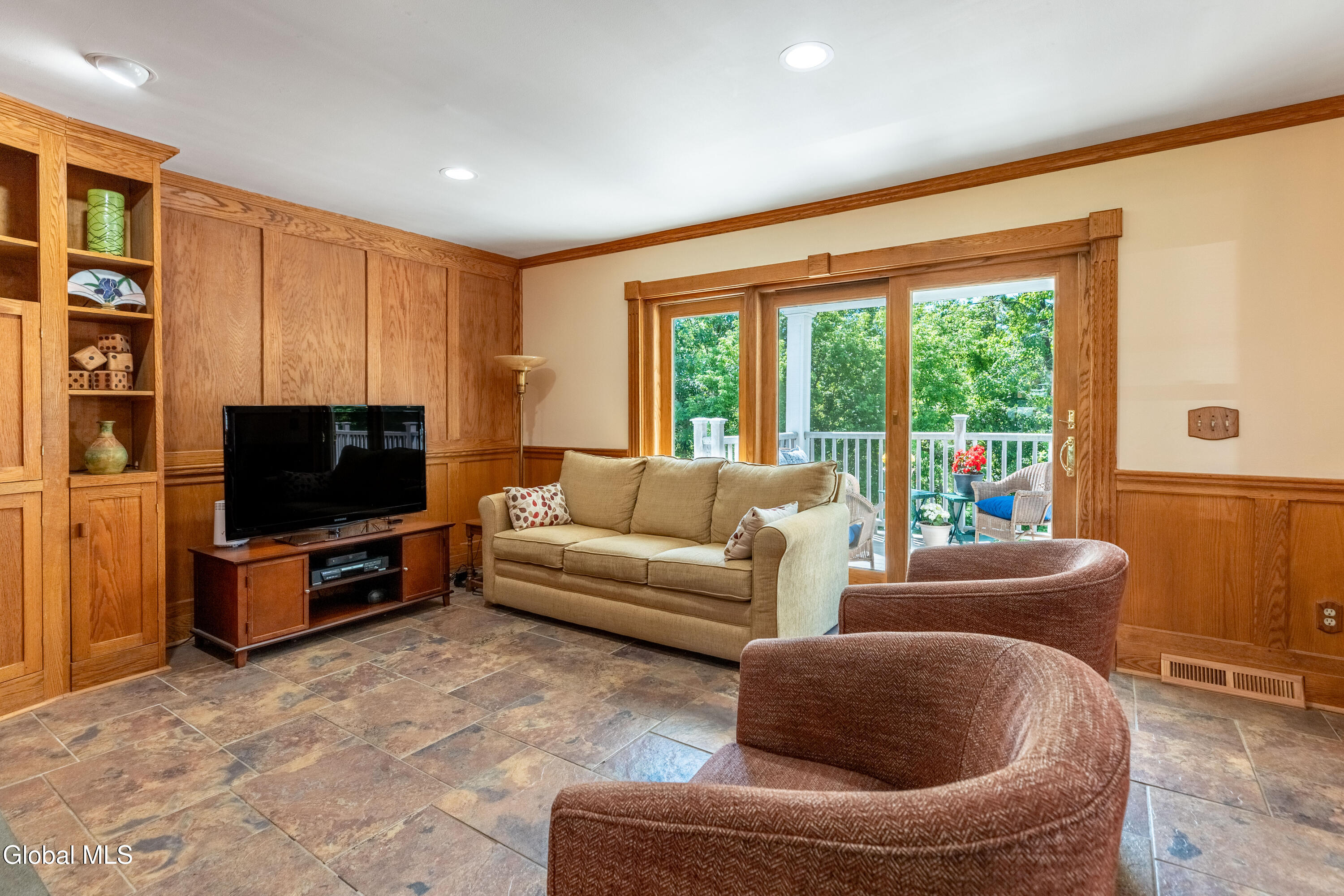 14 Edgewater Court Watervliet NY 12189