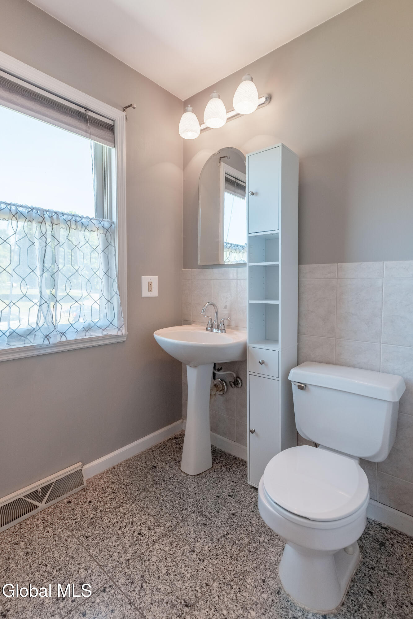 14 Edgewater Court Watervliet NY 12189