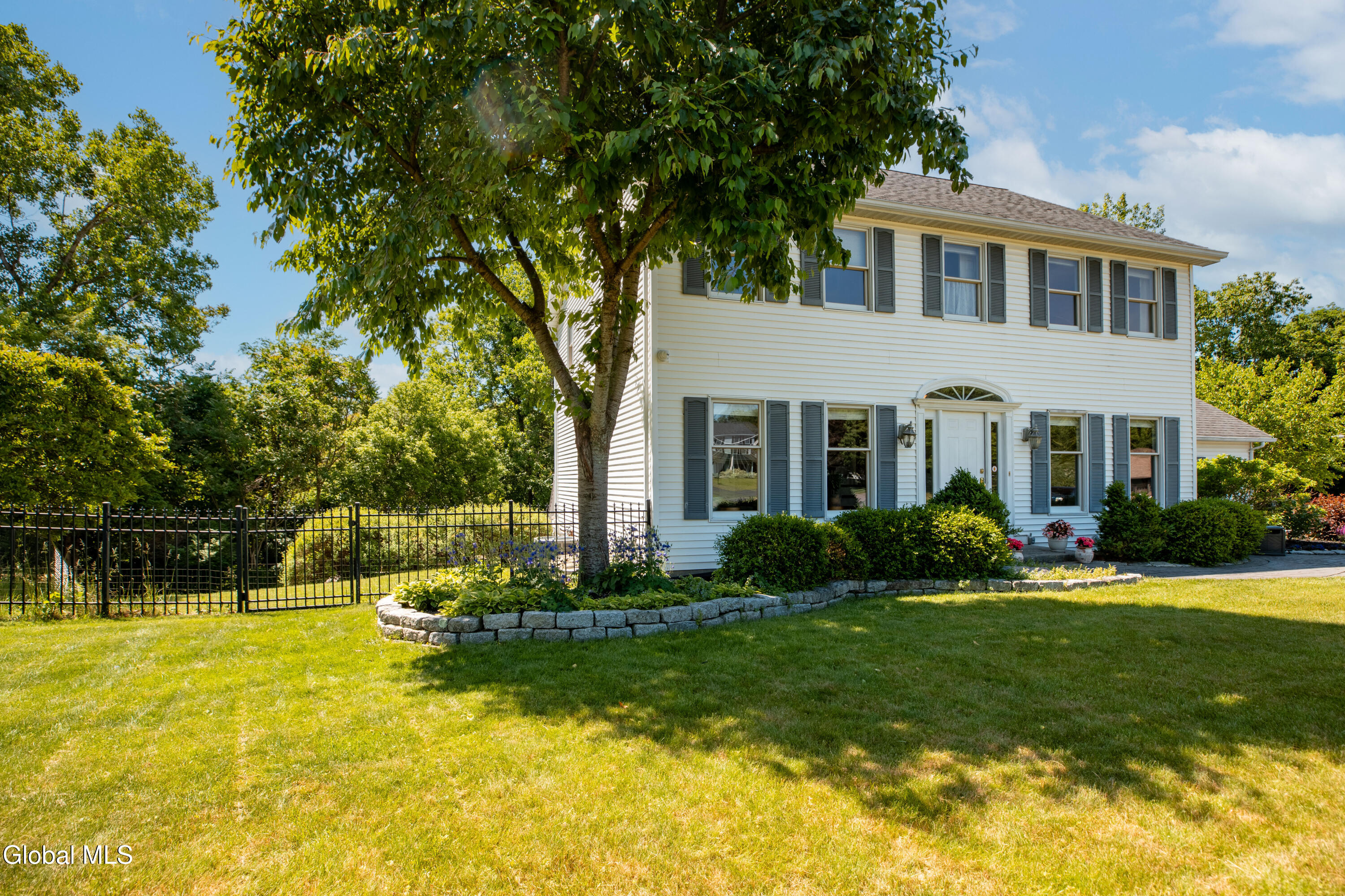 14 Edgewater Court Watervliet NY 12189