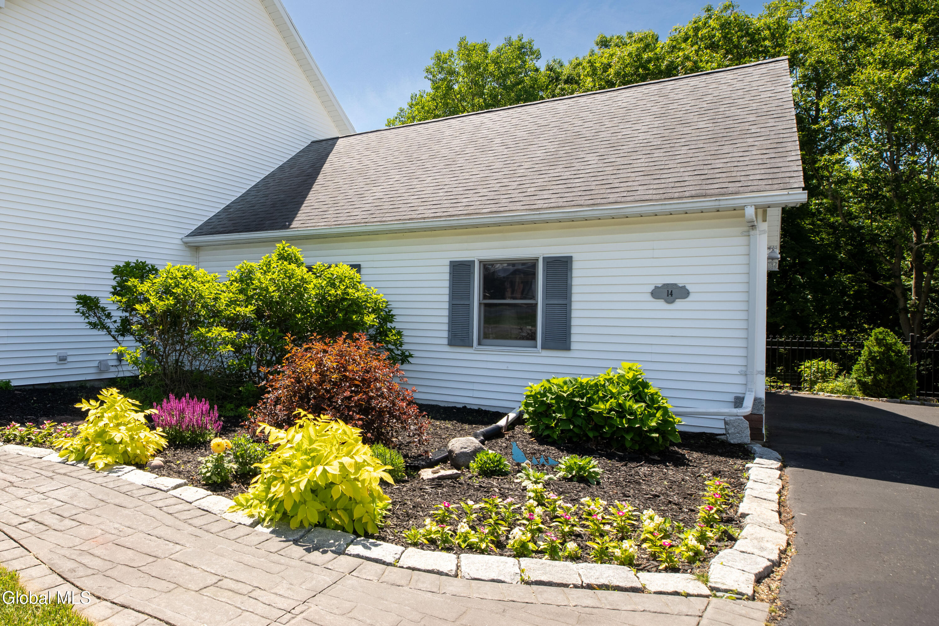 14 Edgewater Court Watervliet NY 12189
