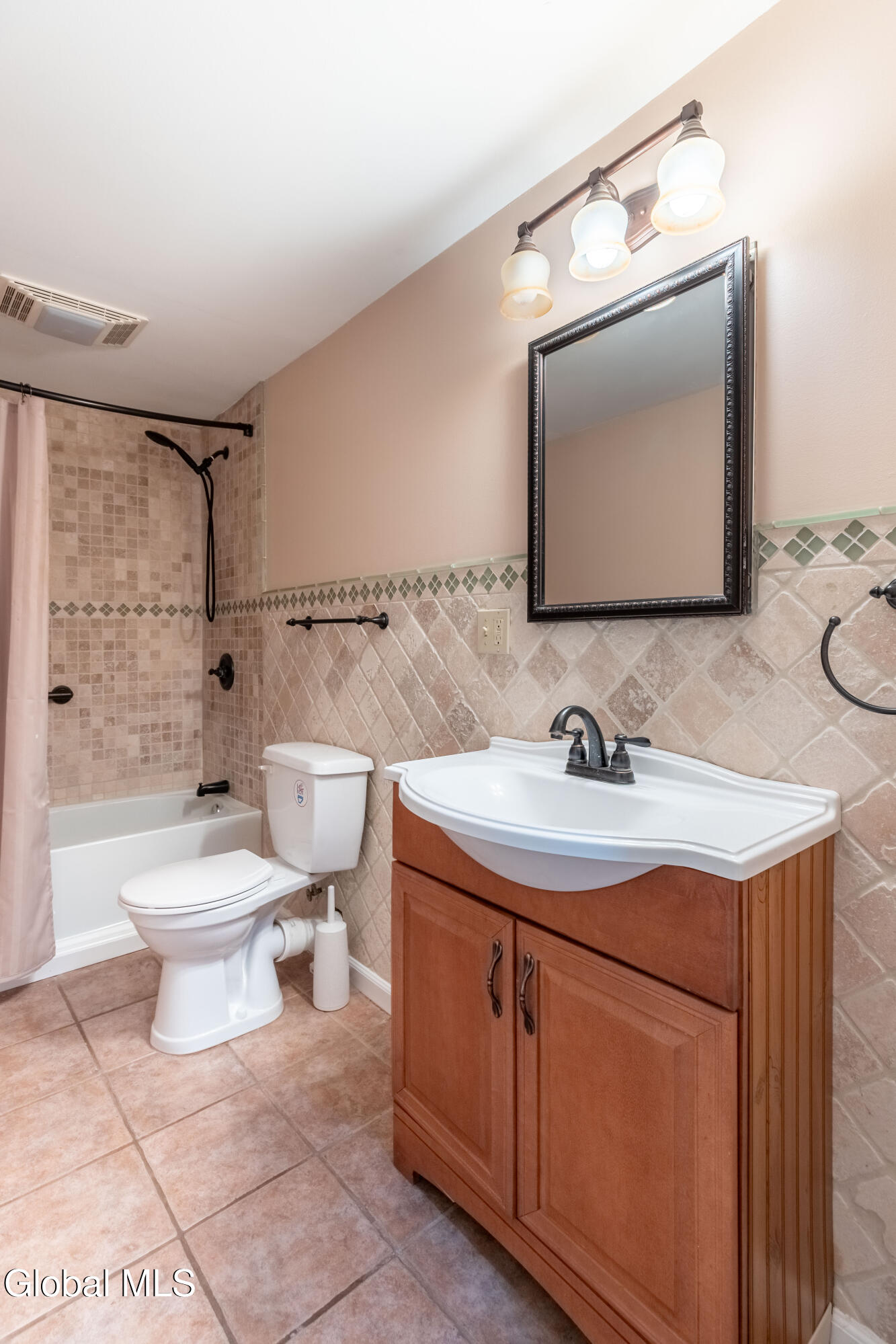 14 Edgewater Court Watervliet NY 12189