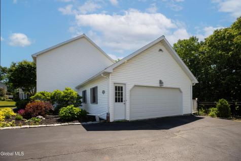 14 Edgewater Court Watervliet NY 12189