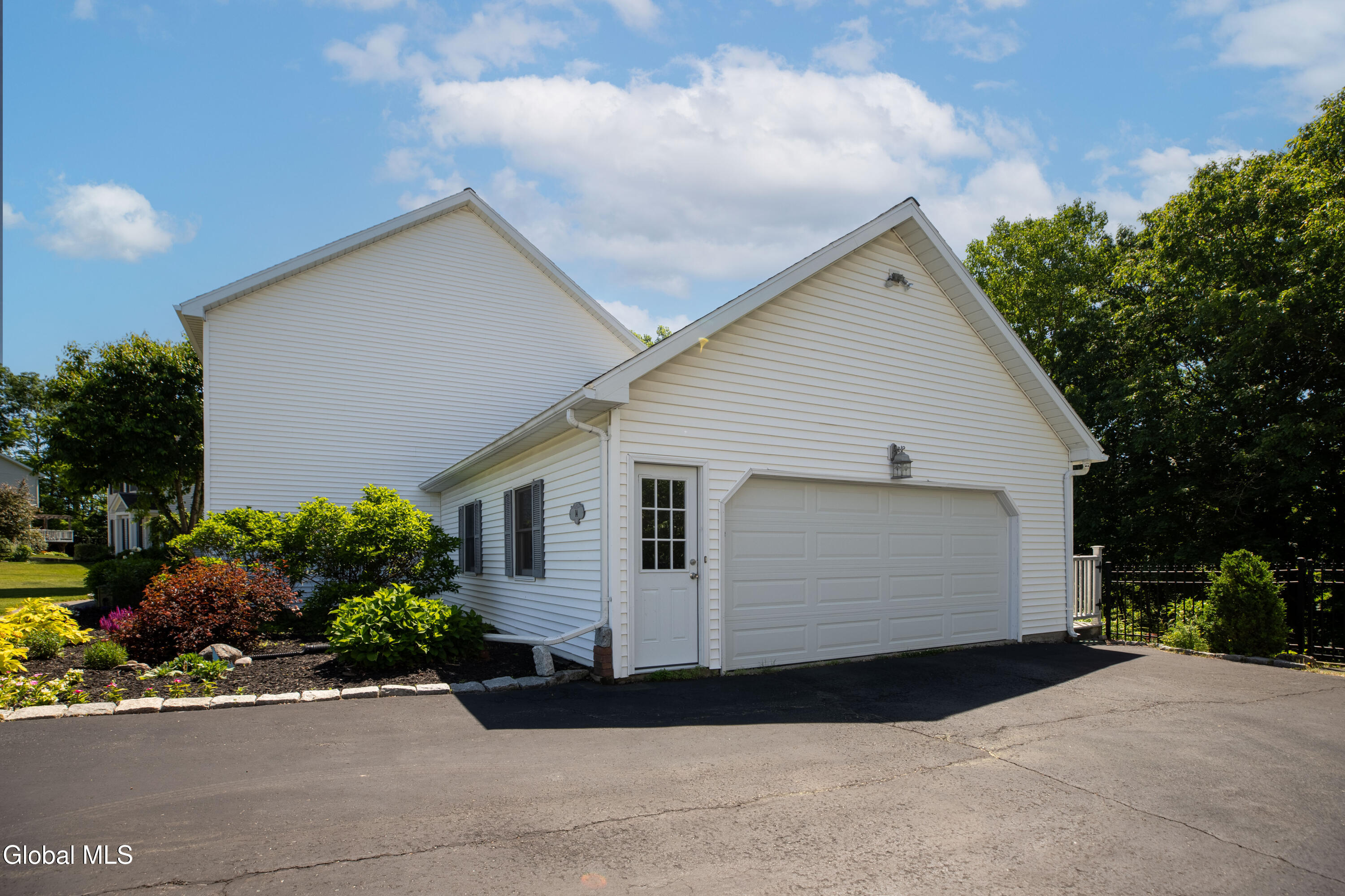 14 Edgewater Court Watervliet NY 12189