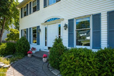 14 Edgewater Court Watervliet NY 12189