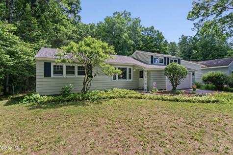 24 Ellen Lane Schenectady NY 12302