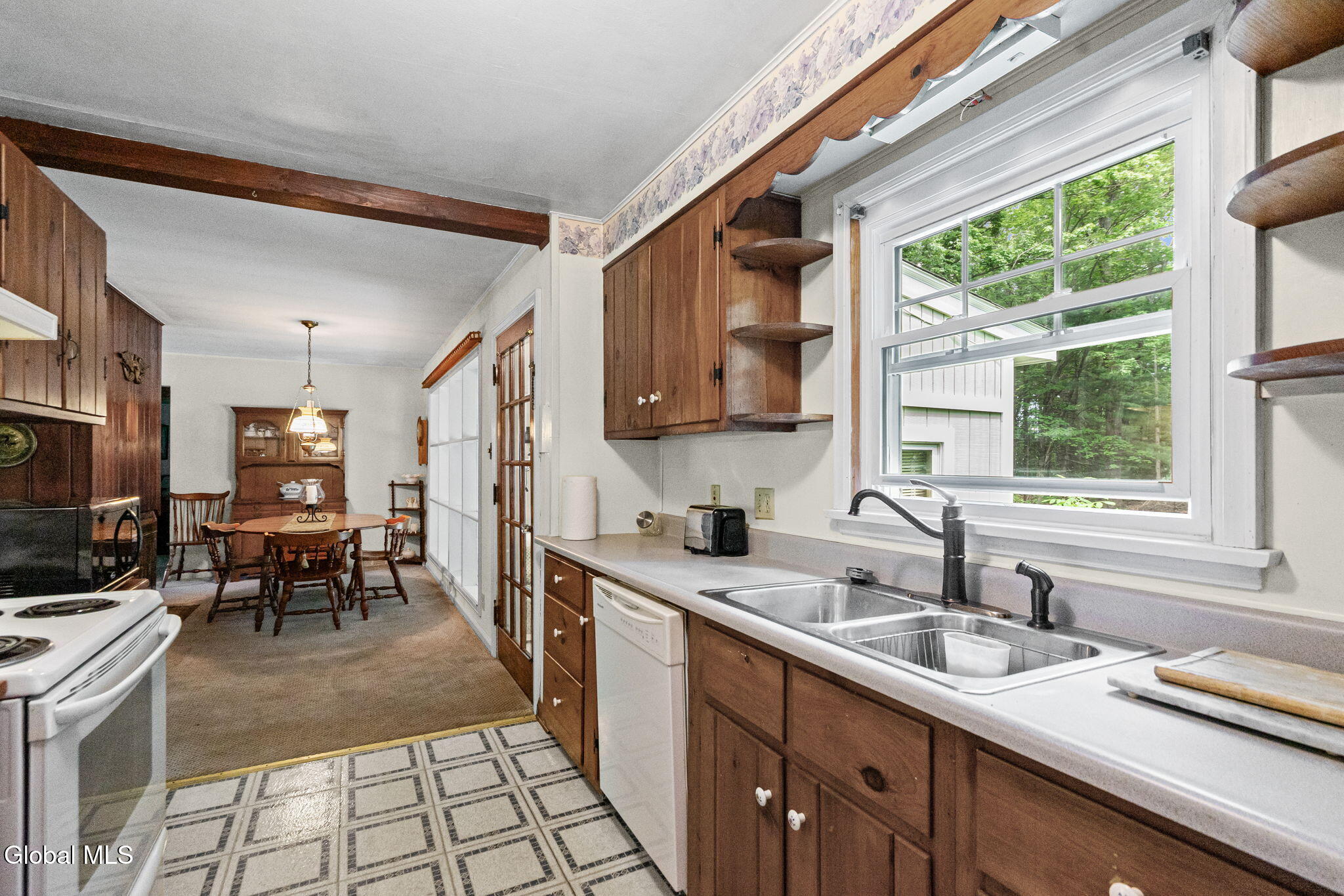 24 Ellen Lane Schenectady NY 12302