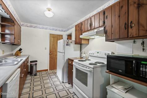 24 Ellen Lane Schenectady NY 12302