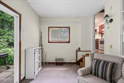 24 Ellen Lane Schenectady NY 12302
