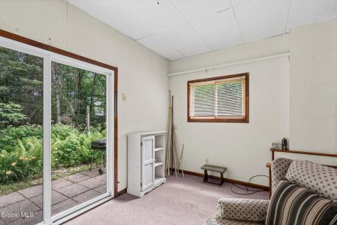 24 Ellen Lane Schenectady NY 12302