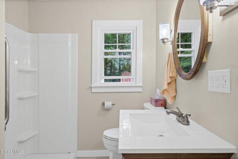 24 Ellen Lane Schenectady NY 12302