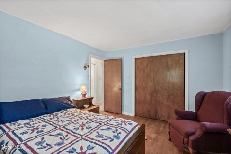 24 Ellen Lane Schenectady NY 12302
