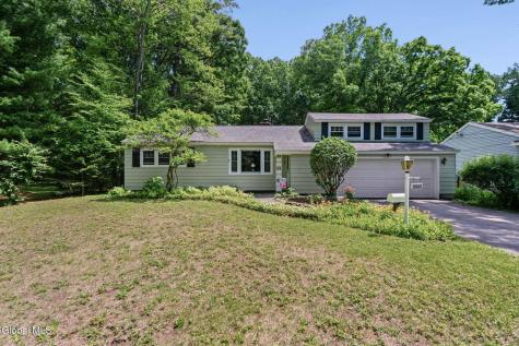 24 Ellen Lane Schenectady NY 12302