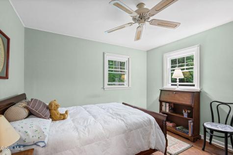 24 Ellen Lane Schenectady NY 12302