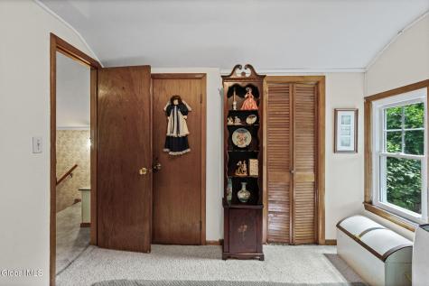 24 Ellen Lane Schenectady NY 12302