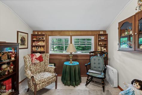 24 Ellen Lane Schenectady NY 12302