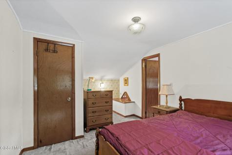 24 Ellen Lane Schenectady NY 12302