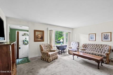 24 Ellen Lane Schenectady NY 12302