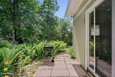 24 Ellen Lane Schenectady NY 12302