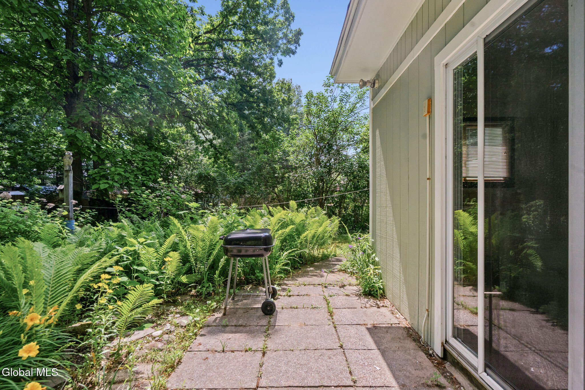 24 Ellen Lane Schenectady NY 12302