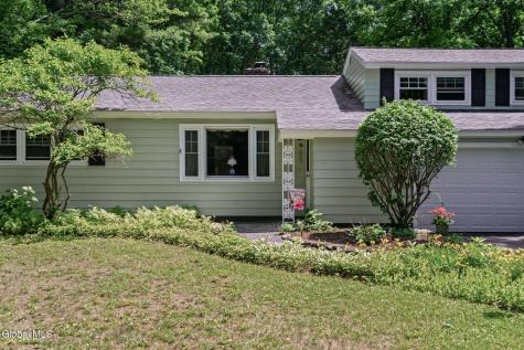 24 Ellen Lane Schenectady NY 12302
