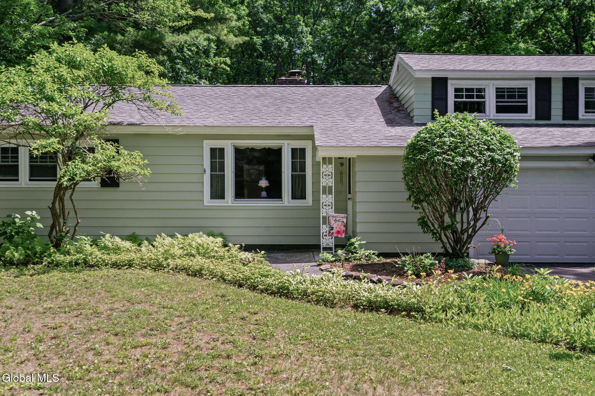 24 Ellen Lane Schenectady NY 12302