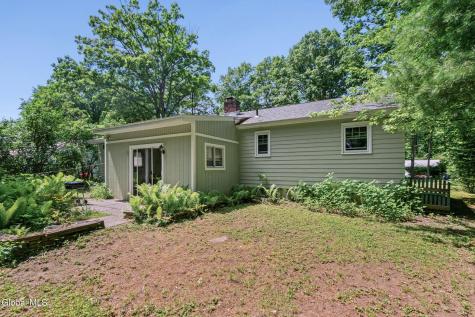24 Ellen Lane Schenectady NY 12302