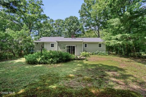 24 Ellen Lane Schenectady NY 12302