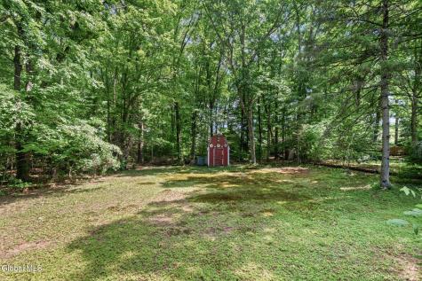 24 Ellen Lane Schenectady NY 12302
