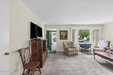 24 Ellen Lane Schenectady NY 12302