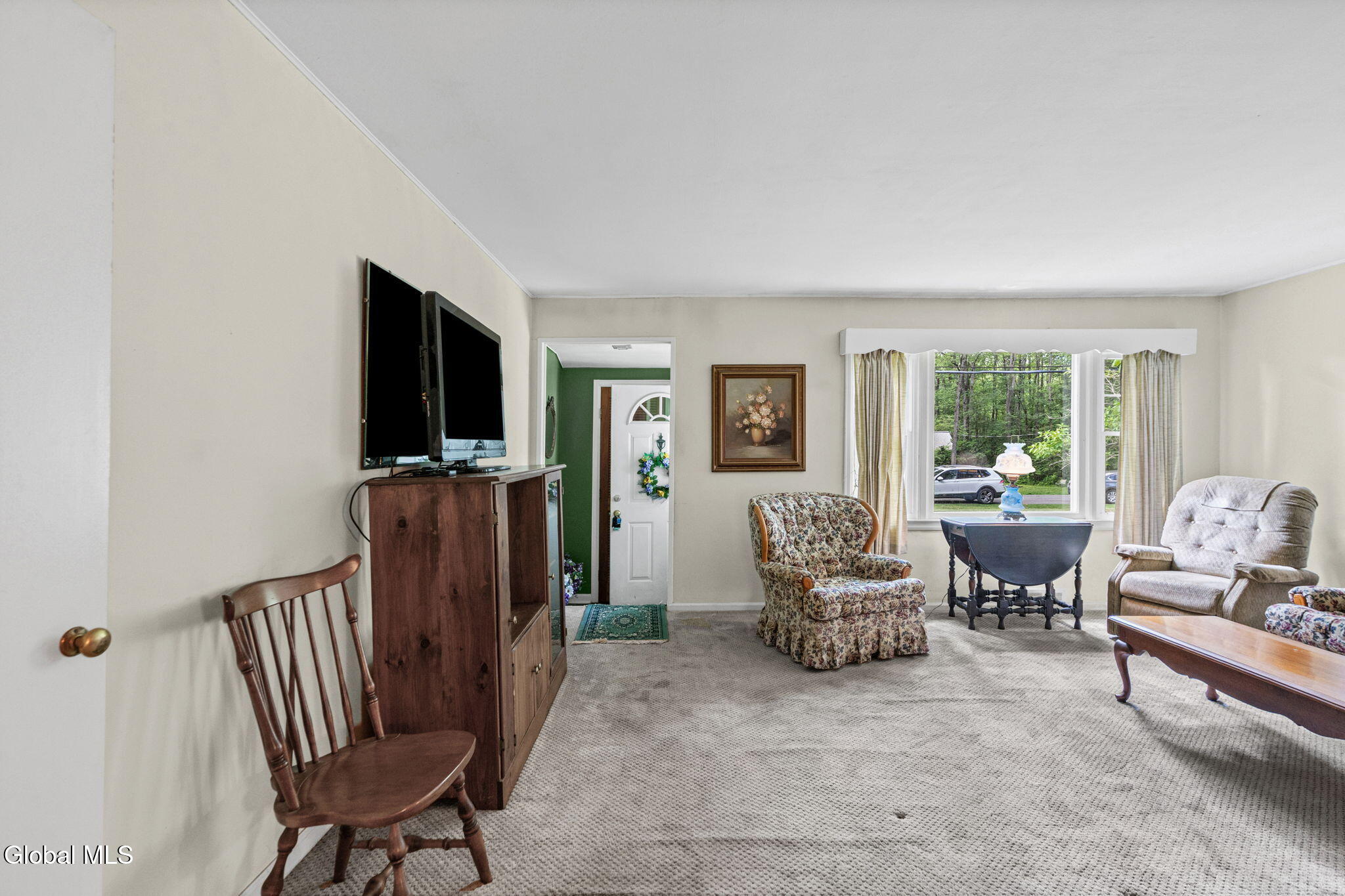 24 Ellen Lane Schenectady NY 12302