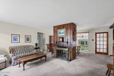 24 Ellen Lane Schenectady NY 12302