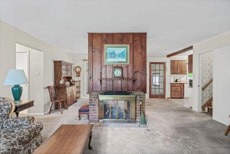 24 Ellen Lane Schenectady NY 12302