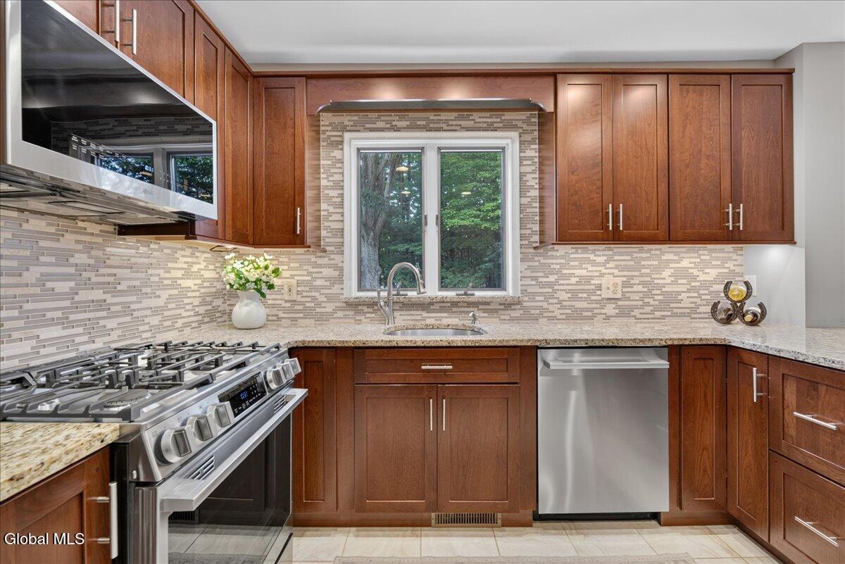 15 Cedarcrest Drive Saratoga Springs NY 12866