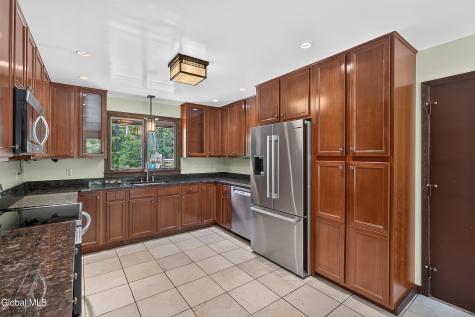 63 Upper Font Grove Road Slingerlands NY 12159