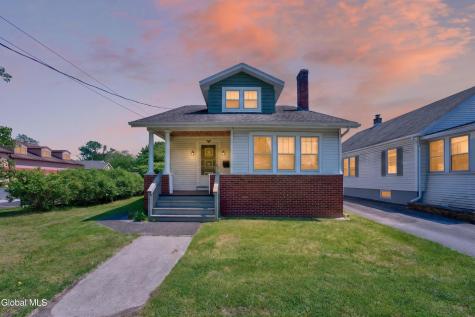 32 Osborne Road Colonie NY 12205