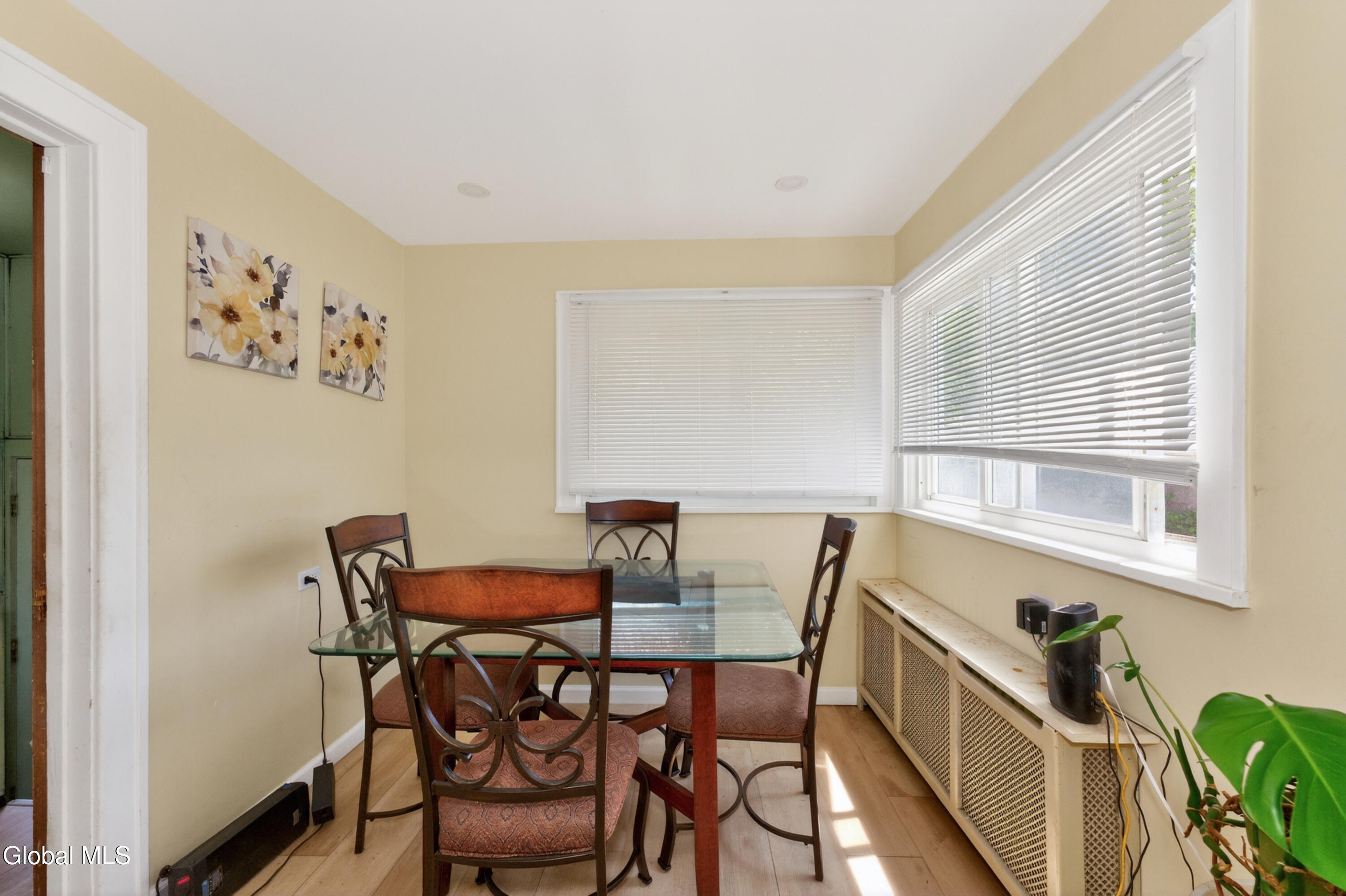 32 Osborne Road Colonie NY 12205