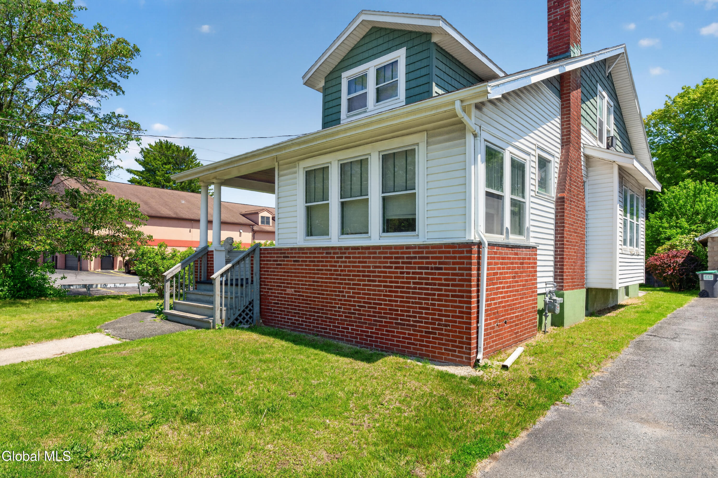 32 Osborne Road Colonie NY 12205