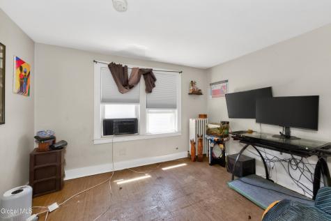 32 Osborne Road Colonie NY 12205