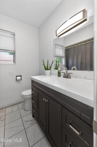 32 Osborne Road Colonie NY 12205