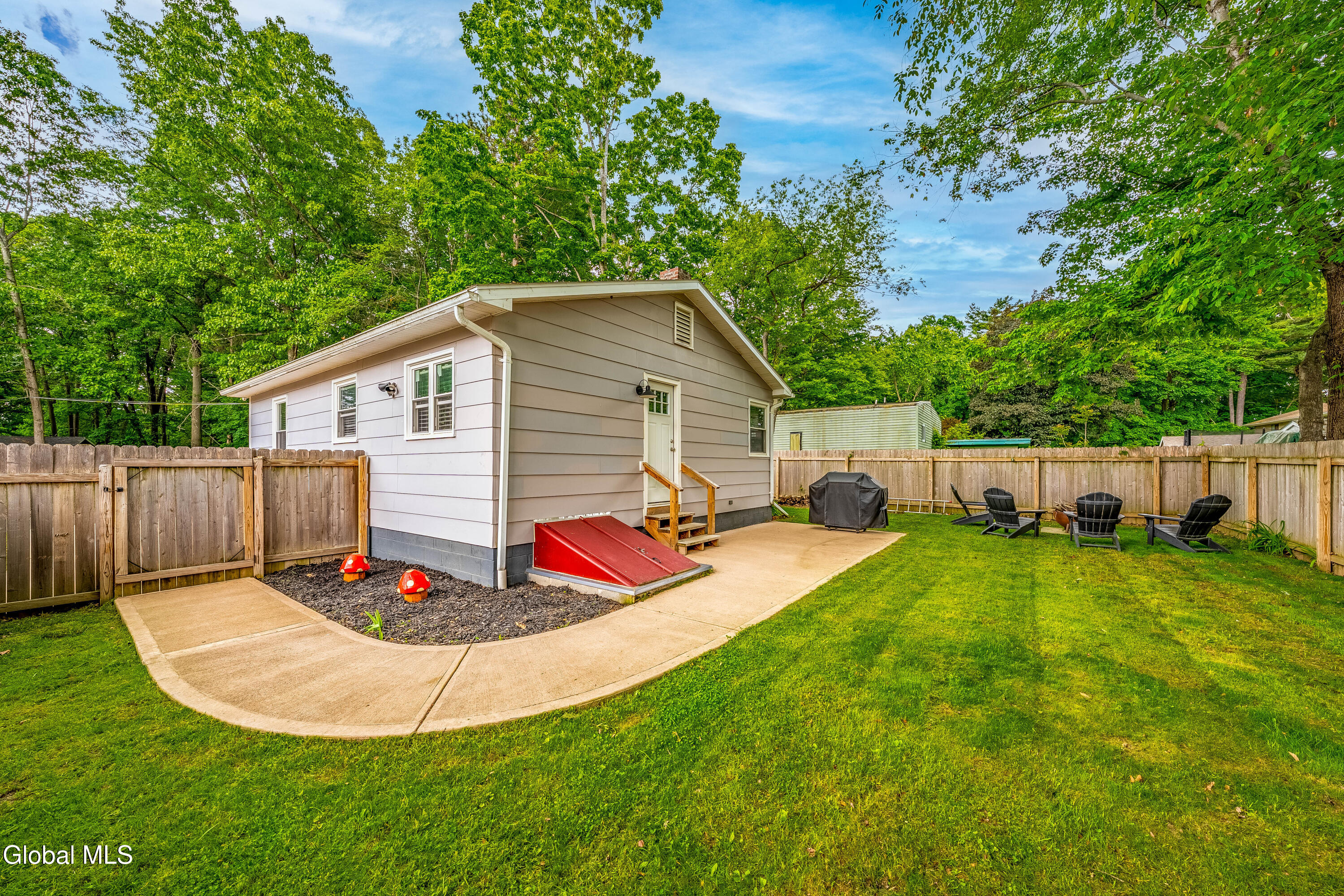 8 Cove Street Niverville NY 12130